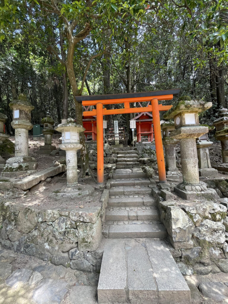 赤乳白乳両神社遙拝所